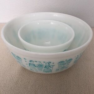 PYREX Amish Butterprint Cinderella bowls
